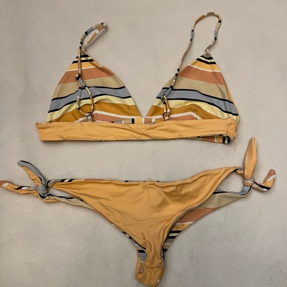 RVCA Reversible  Bikini - Picture 4 of 4
